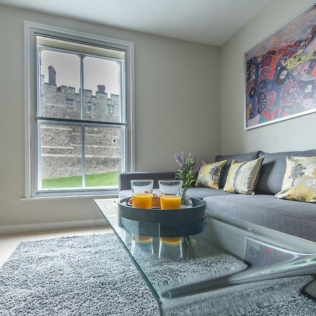 Central Windsor Apartment Facing The Castle מראה חיצוני תמונה