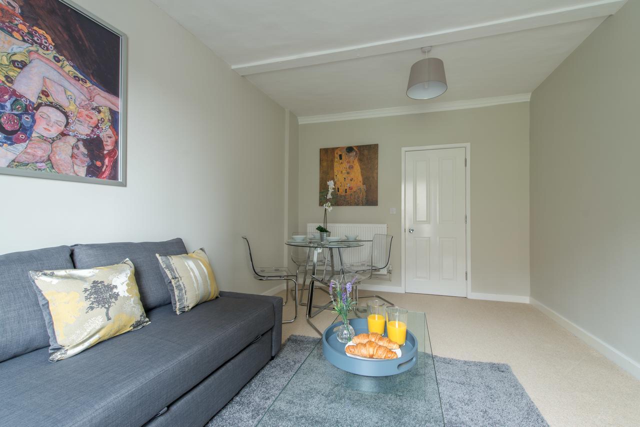 Central Windsor Apartment Facing The Castle מראה חיצוני תמונה