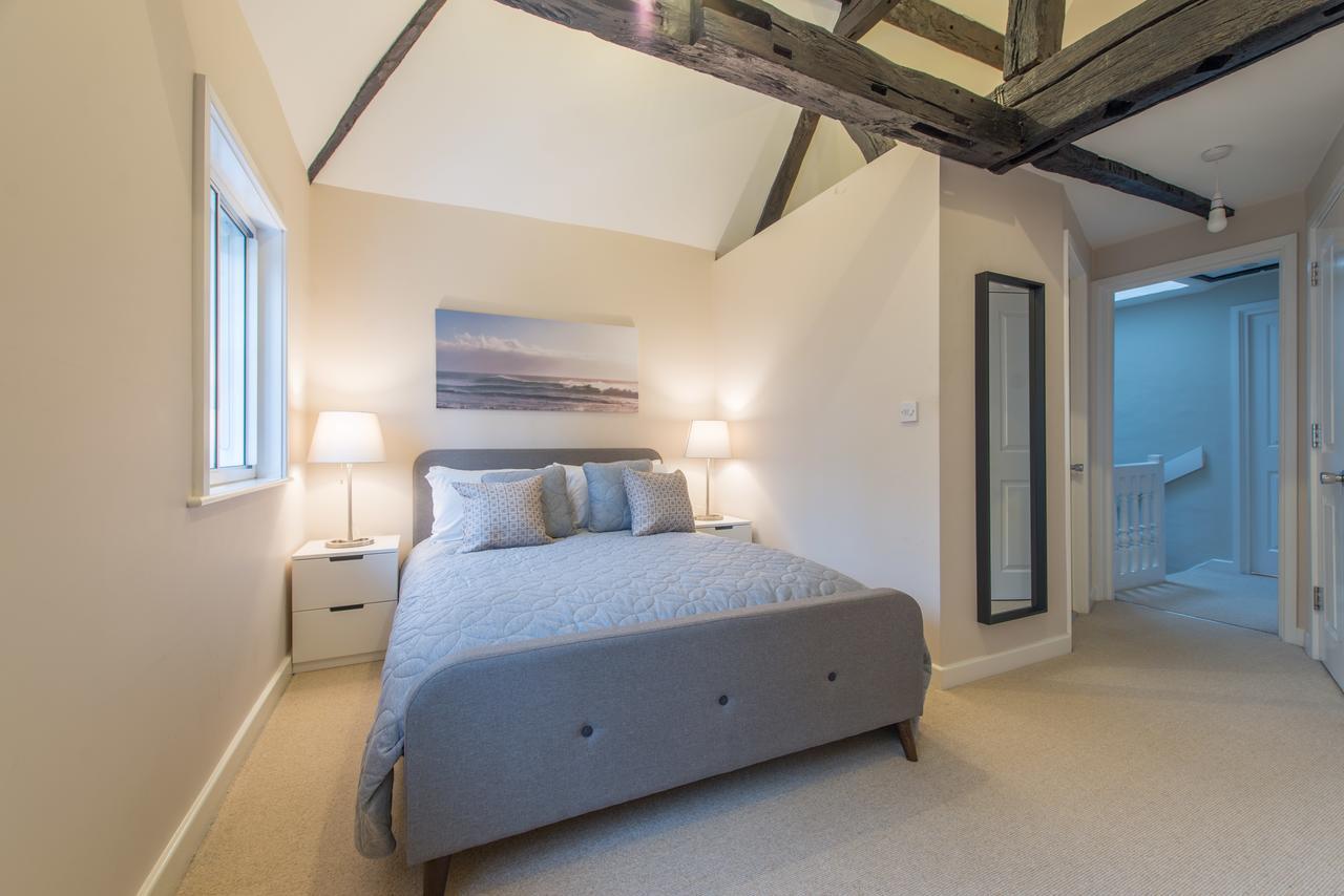 Central Windsor Apartment Facing The Castle מראה חיצוני תמונה